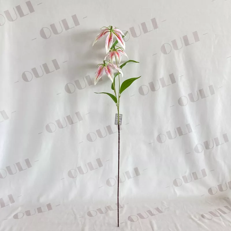 PU Bláthanna Lily Saorga